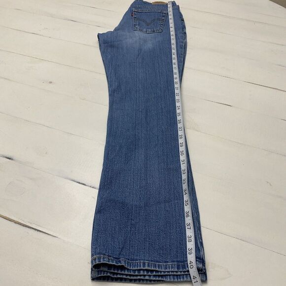 Levi's 550 Women's Classic Relaxed Boot Cut Mid Rise Medium Wash Size 6M - Picture 15 of 16